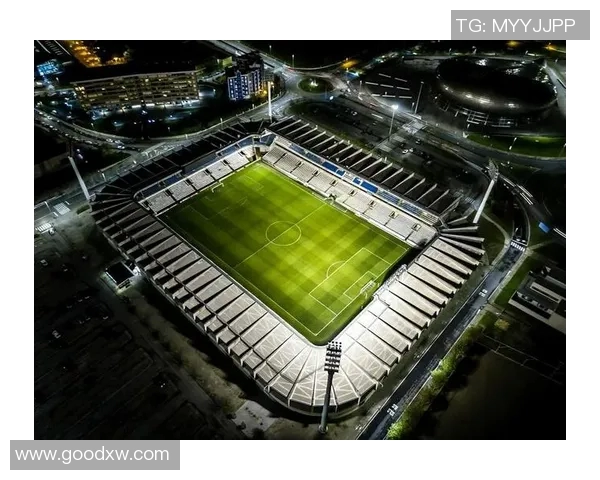 克鲁泽的传奇旅程:从足球场到人生巅峰的奋斗故事 克鲁泽的传奇旅程:从足球场到人生巅峰的奋斗故事