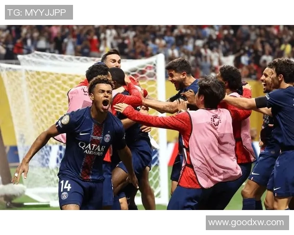 皇马与巴黎的巅峰对决直播球迷热情高涨共同见证精彩瞬间