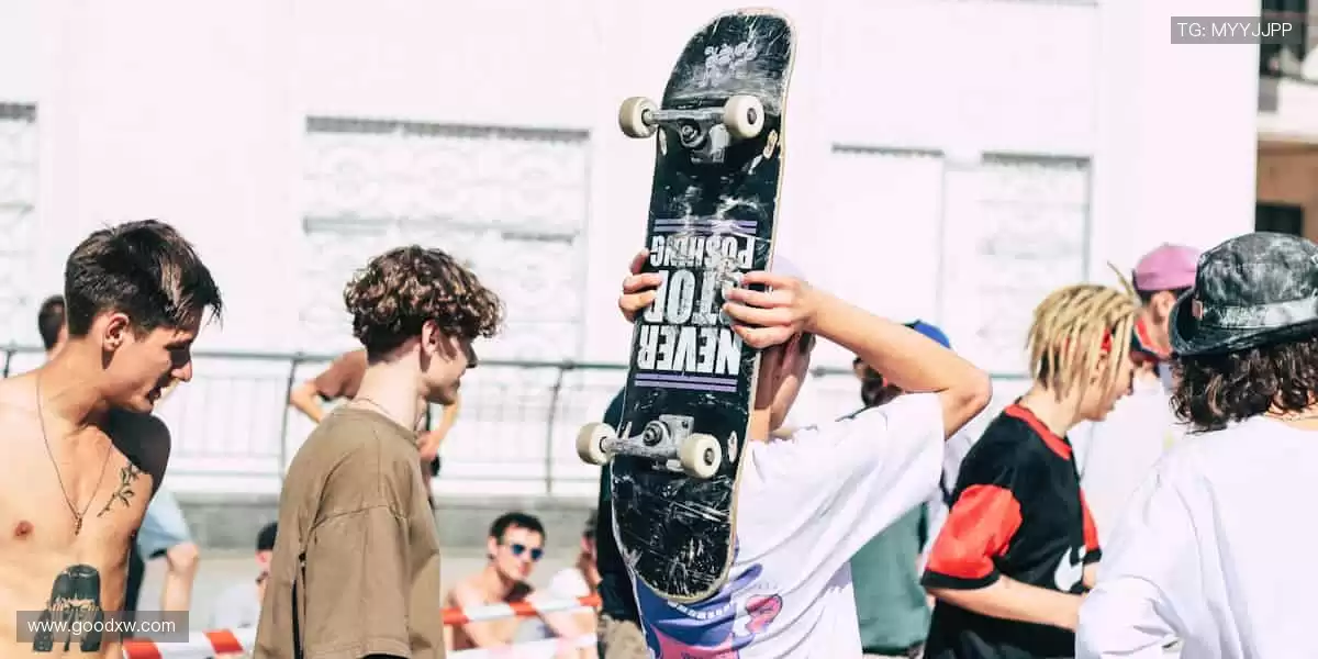 体育周边，冠军同款，你的专属装备库！🏆🎯